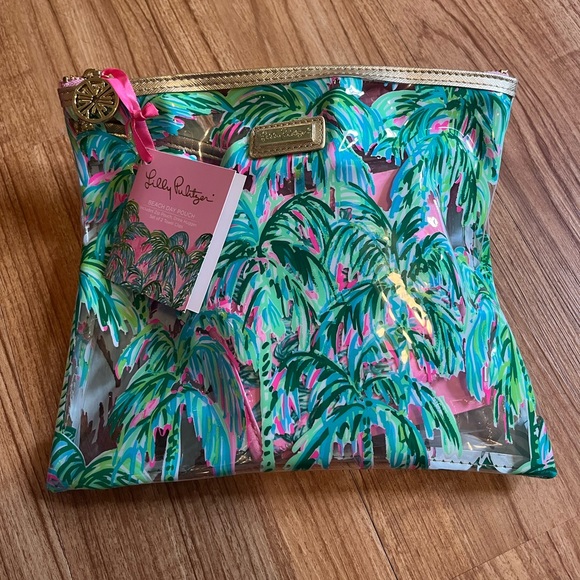 NWT Lilly Pulitzer Beach Day Pouch! - Picture 2 of 9